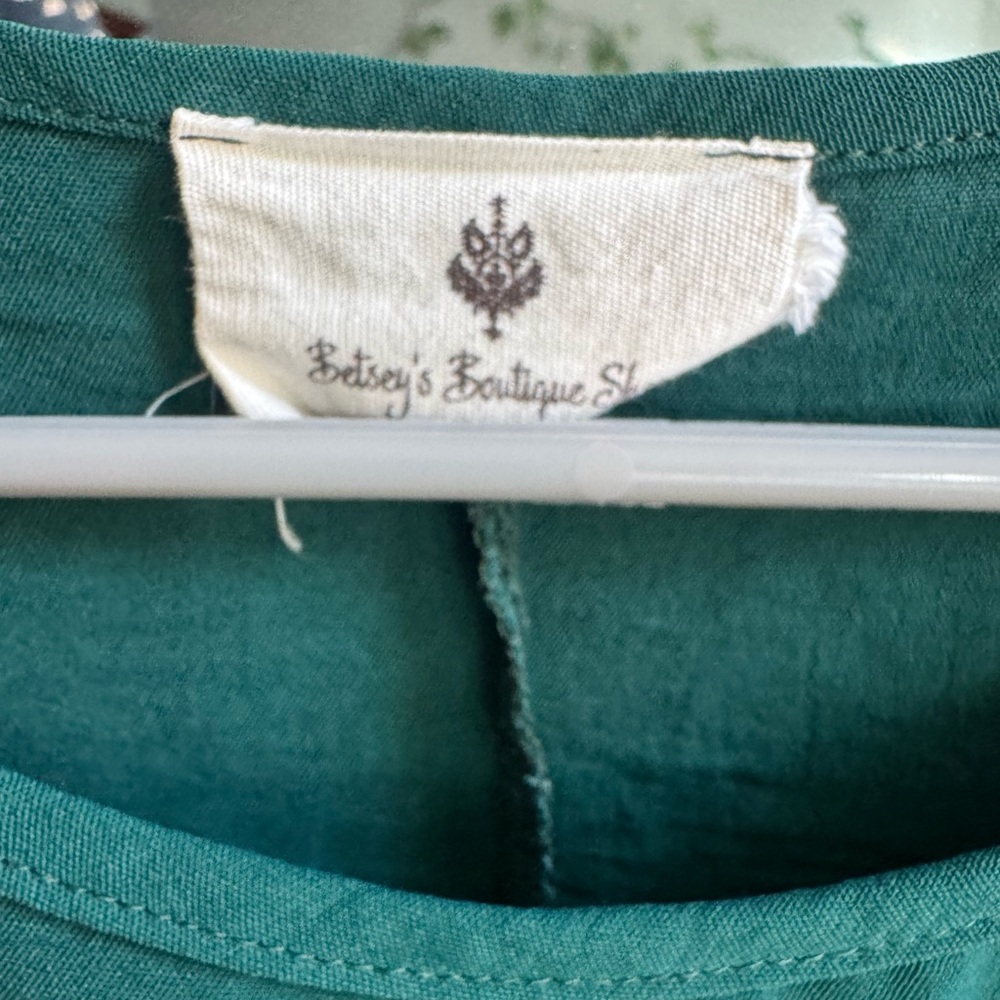 Chic Teal Button-Detail Blouse - Picture 2 of 3